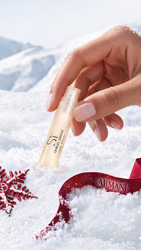 Madisin Rian mit einem festlichen Armani Beauty Make-up-Look fur die virtuelle Anprobe.