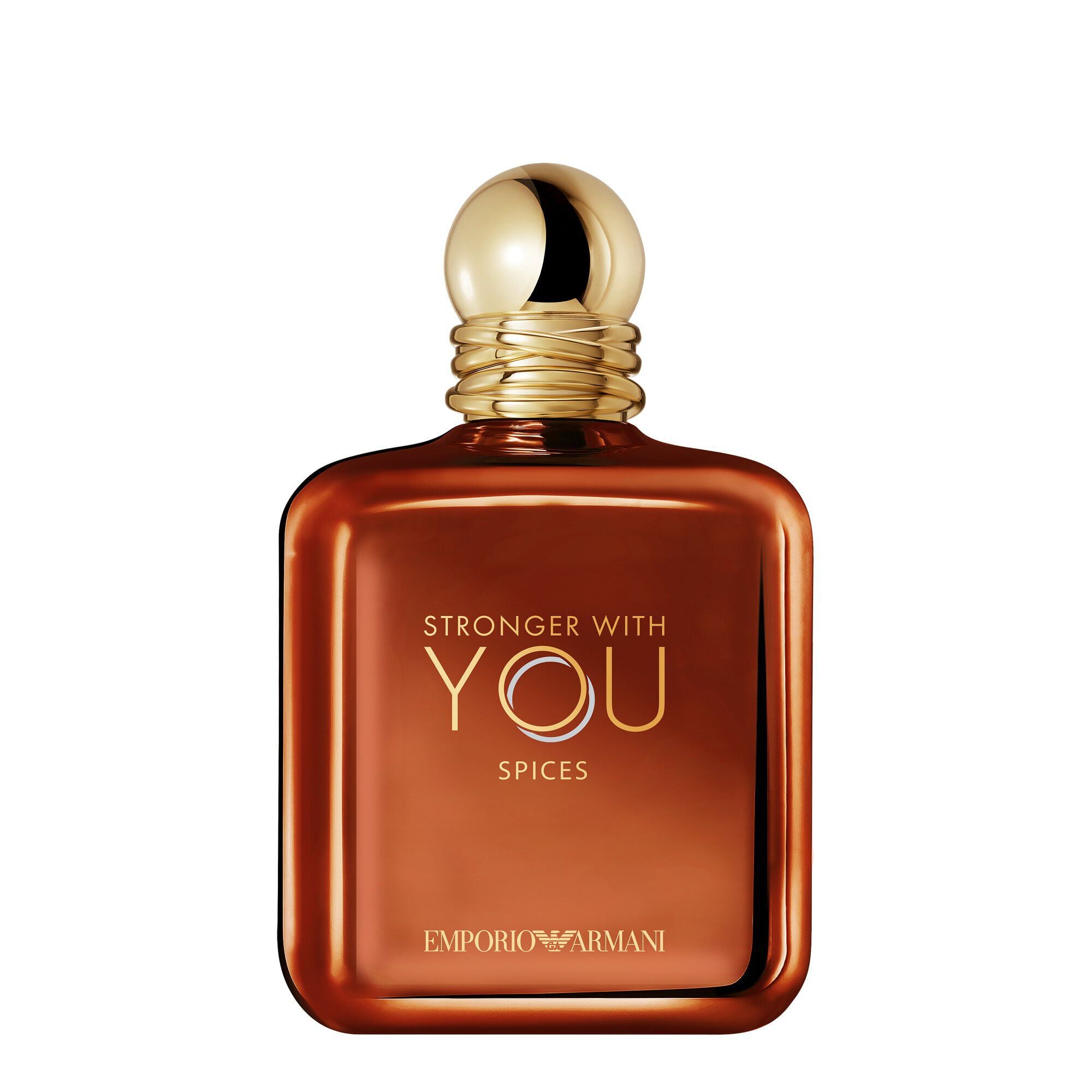 Flakon von EMPORIO ARMANI STRONGER WITH YOU SPICES auf weißem Hintergrund, in einem warmen Bernsteinton und mit dem charakteristischen goldenen Verschluss, der den selbstbewussten, modernen Charakter des Duftes von Armani zum Ausdruck bringt.